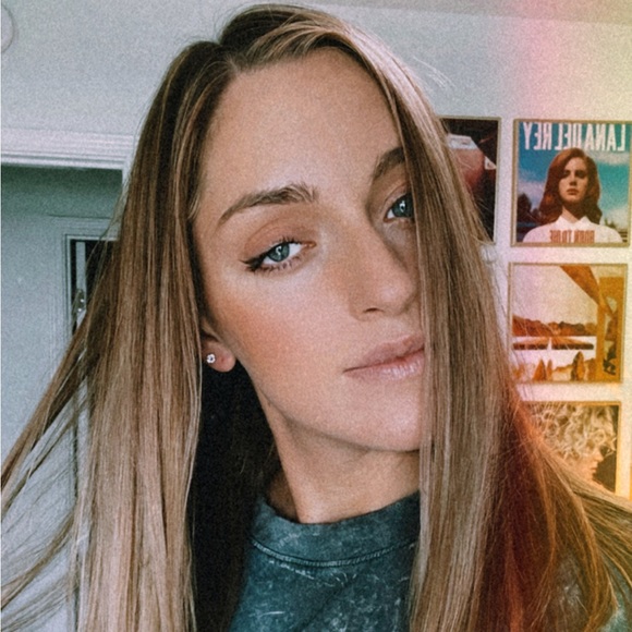 Meet Your Posher! - Picture 2 of 4